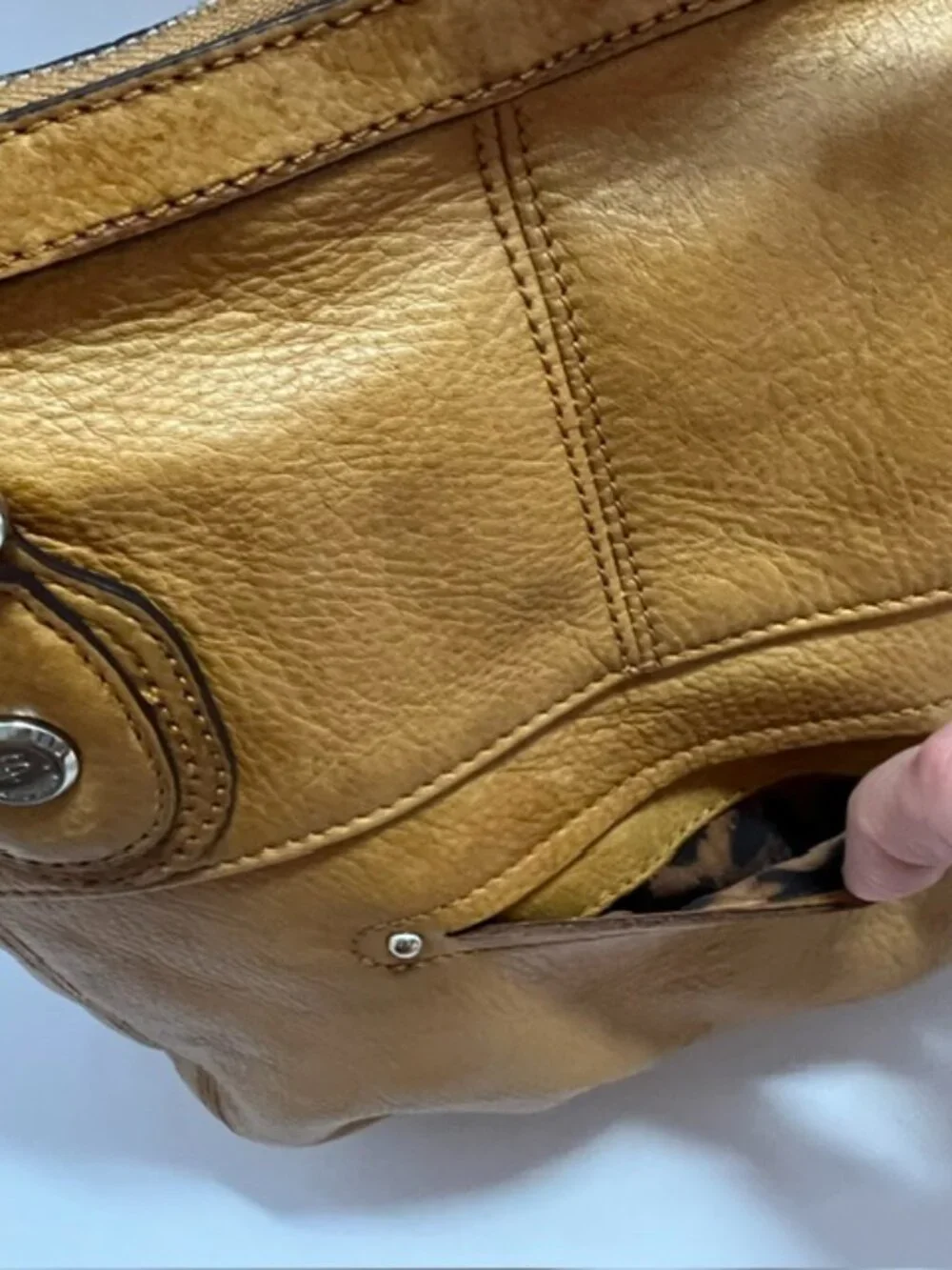 B. Makowsky Leather Hobo Shoulder Bag Chain Strap Multi Zip Pockets Camel w/CoA - Picture 7 of 16